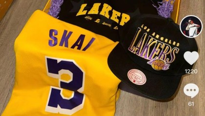 MK体育app下载-排面！湖人队给这位中国rapper做了定制球衣！