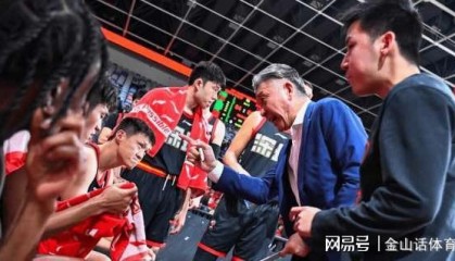 MK体育app下载-不贪功！率队击败2支争冠热门球队，28岁锋卫，赛后盛赞自己主帅